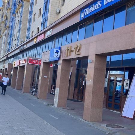 Уютная Квартира С Террасой В Сердце Столицы Apartment Taldykol ภายนอก รูปภาพ