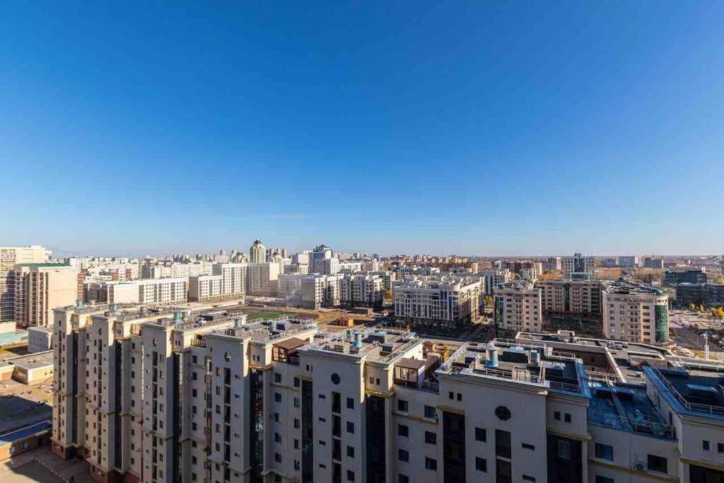 Уютная Квартира С Террасой В Сердце Столицы Apartment Taldykol ภายนอก รูปภาพ