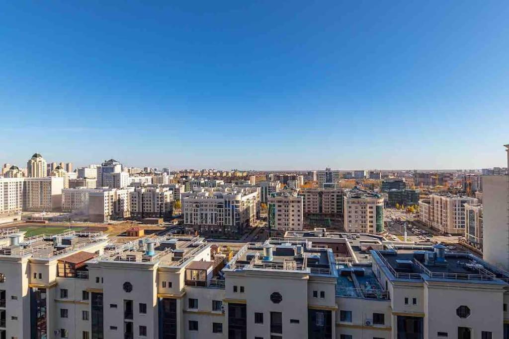 Уютная Квартира С Террасой В Сердце Столицы Apartment Taldykol ภายนอก รูปภาพ