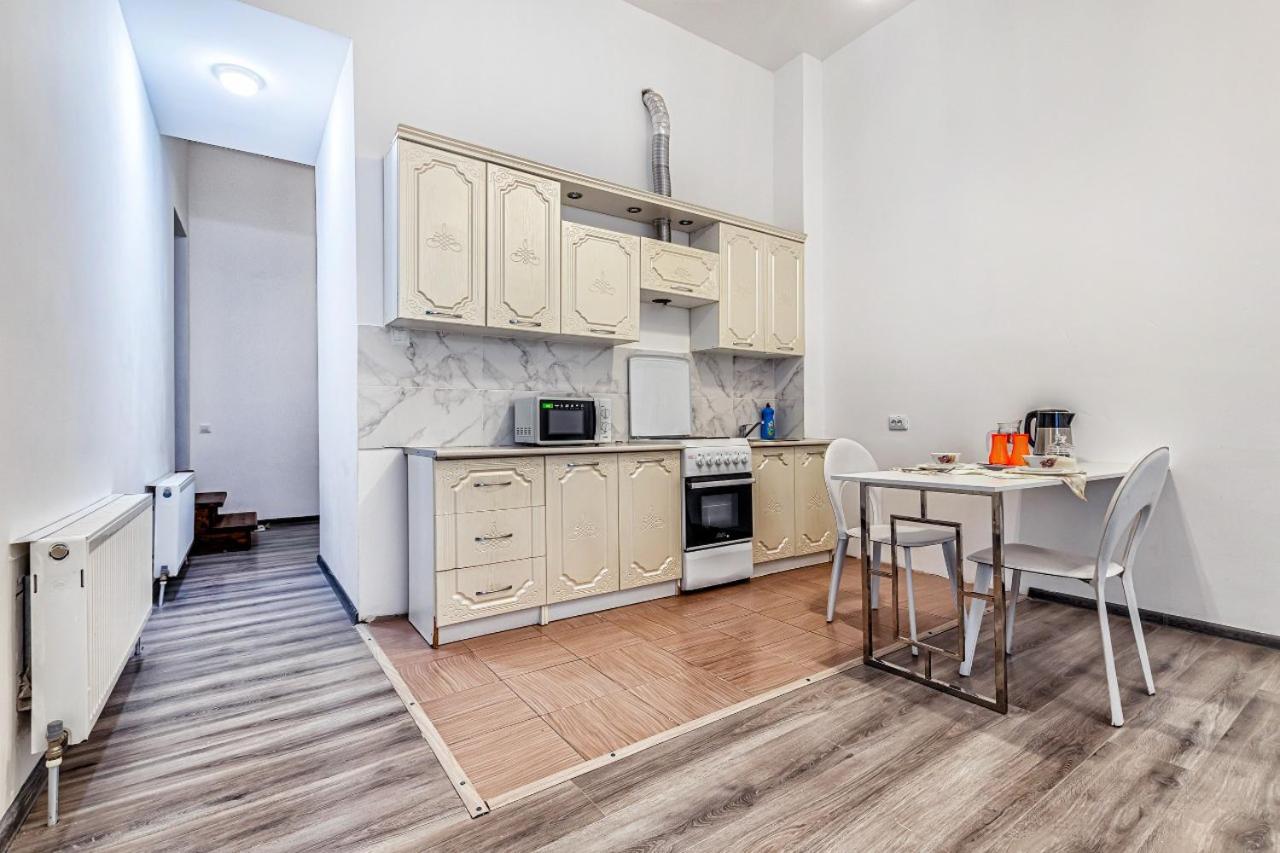 Уютная Квартира С Террасой В Сердце Столицы Apartment Taldykol ภายนอก รูปภาพ