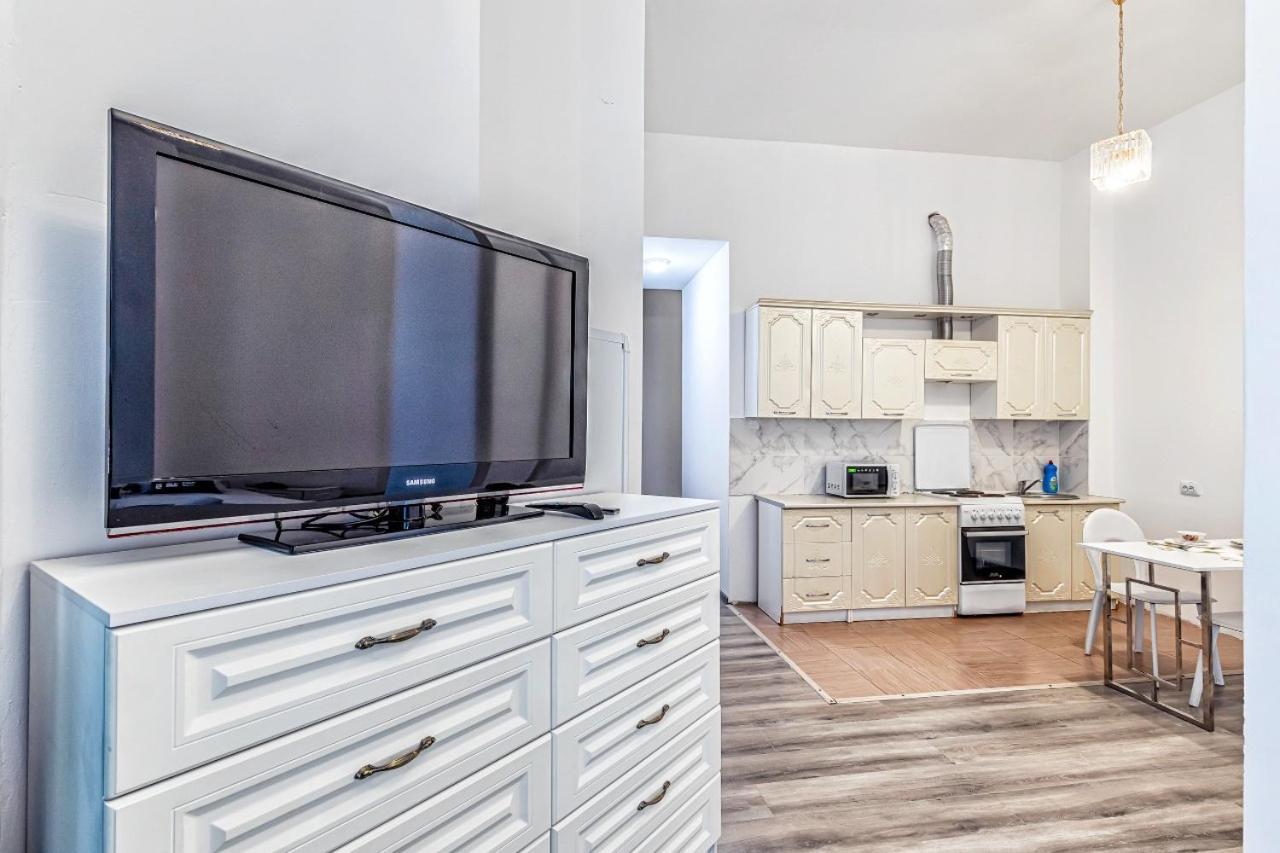 Уютная Квартира С Террасой В Сердце Столицы Apartment Taldykol ภายนอก รูปภาพ