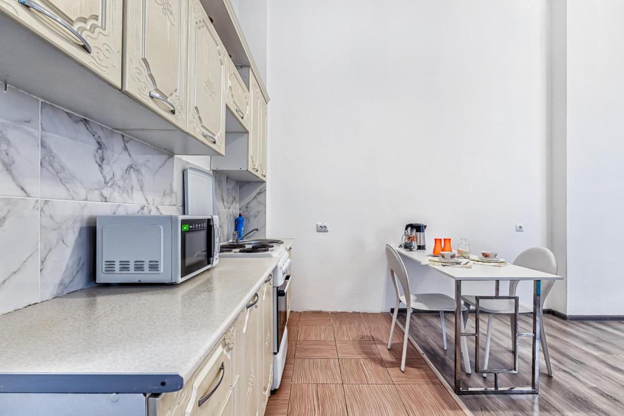 Уютная Квартира С Террасой В Сердце Столицы Apartment Taldykol ภายนอก รูปภาพ